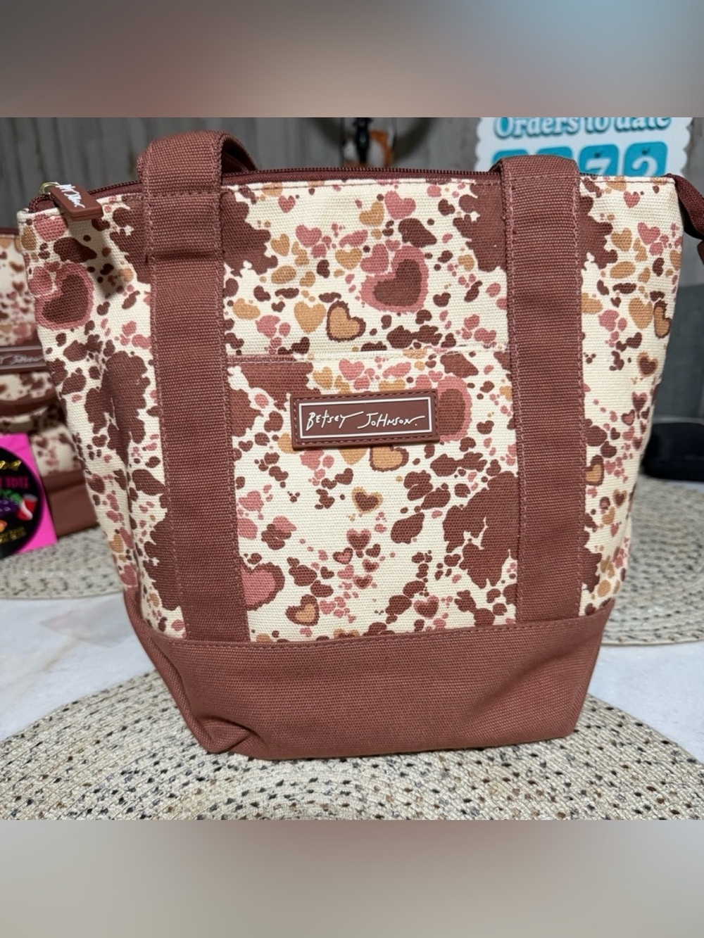 Betsey Johnson NEW Brown & Beige Heart Print Insulated Canvas Lunch Tote - Picture 2 of 5